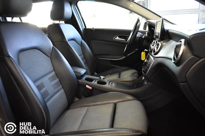 MERCEDES-BENZ GLA 200 d Automatic Business